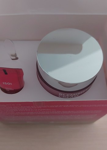 Diğer Isoi Leke Giderici Nemlendirici Krem + Serum