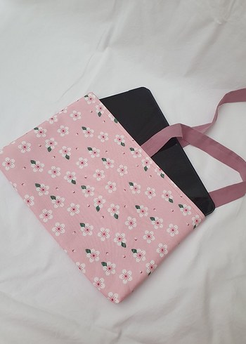 Çiçek desenli pembe kadın tablet çantası