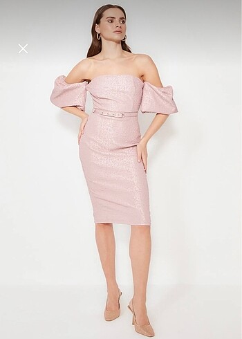 Pembe kemerli elbise