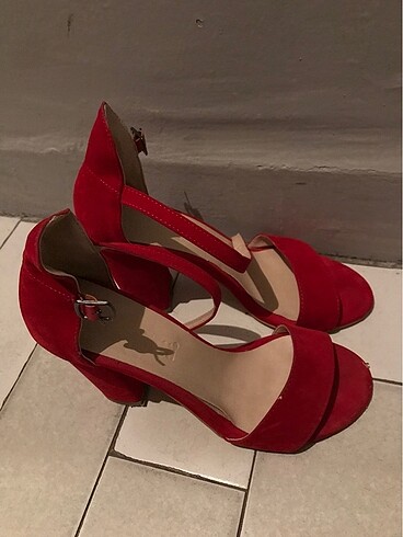 Kırmızı Kalın Topuklu Ayakkabı
