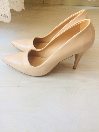 İnce topuk bej stiletto