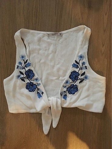 Pull and bear crop top