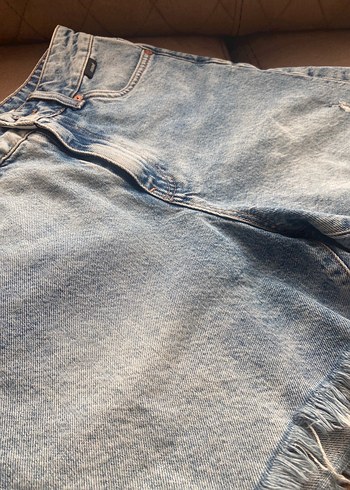 Gri Bol Kesim Mini Denim Şort - Görsel 3