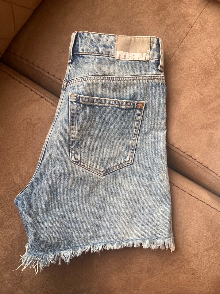 Gri Bol Kesim Mini Denim Şort - Görsel 5