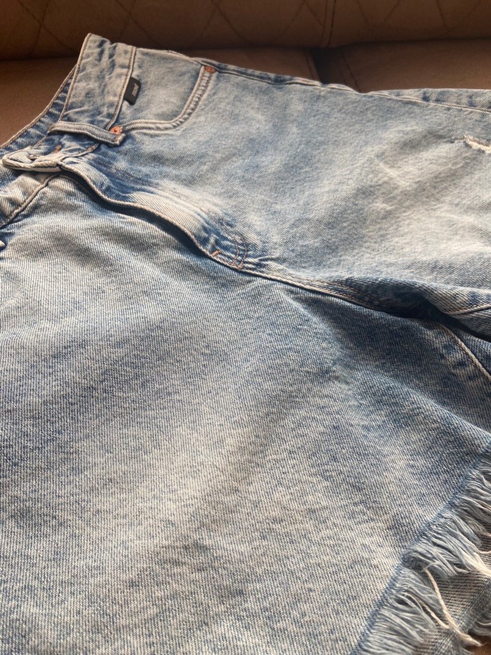 Gri Bol Kesim Mini Denim Şort - Görsel 3