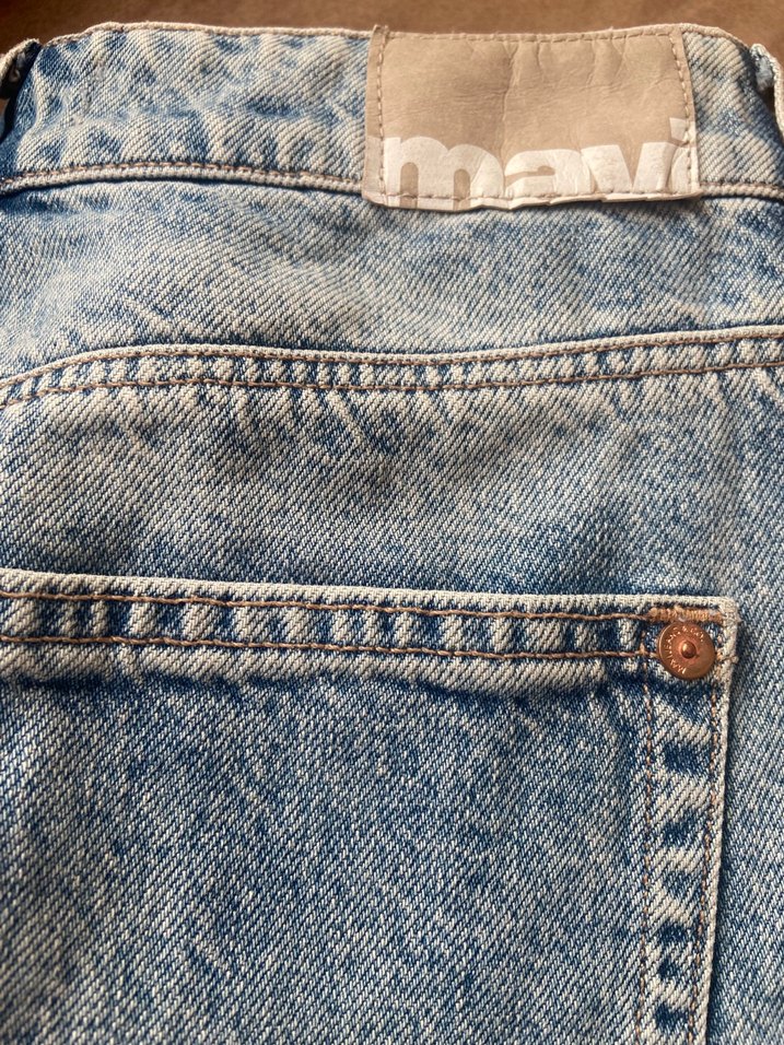 Gri Bol Kesim Mini Denim Şort - Görsel 4