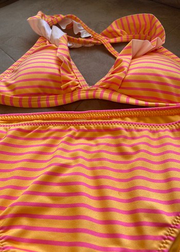 Turuncu Çizgili Kız Bikini Takımı - Görsel 7