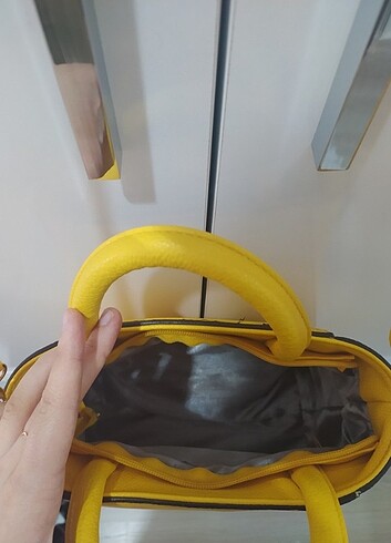  Beden sarı Renk Guess kol çantası sarı deri