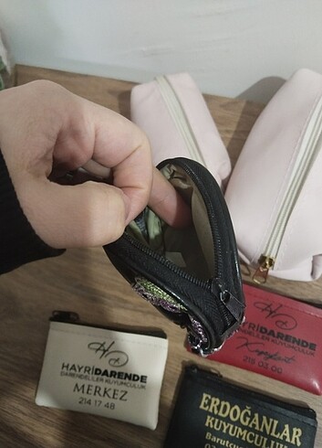 cüzdanlar görüldü gibi yuvarlak siyah olanın fermuari bozuktur - Görsel 5