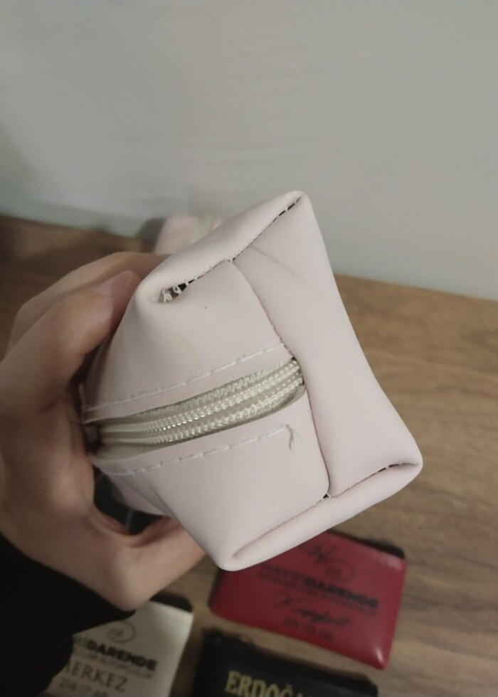 cüzdanlar görüldü gibi yuvarlak siyah olanın fermuari bozuktur - Görsel 2