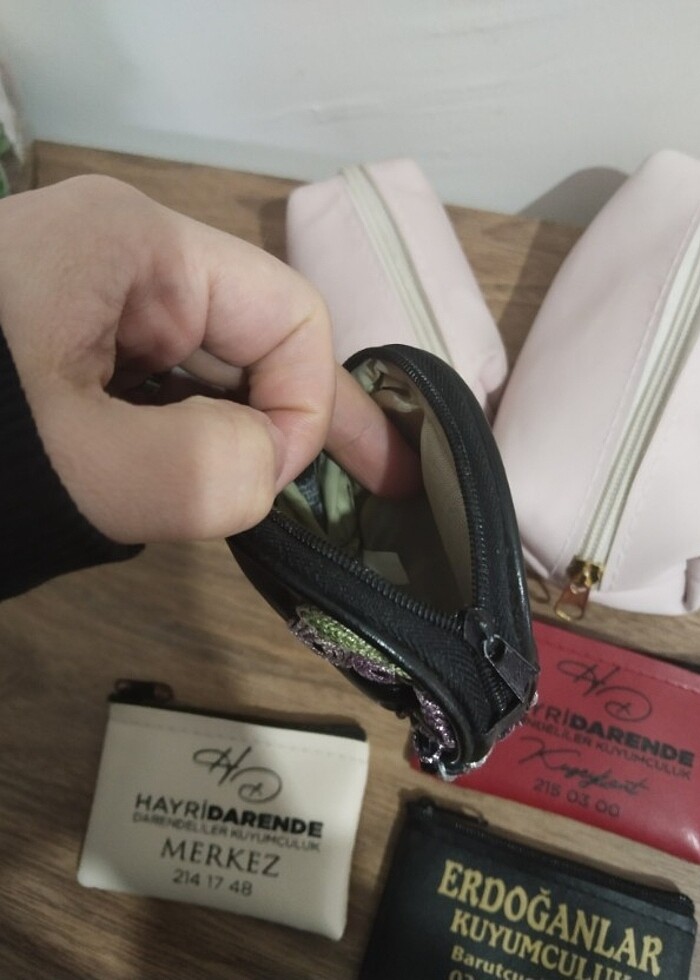 cüzdanlar görüldü gibi yuvarlak siyah olanın fermuari bozuktur - Görsel 5