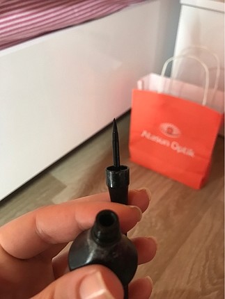 Pastel dolu eyeliner