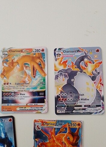 Diğer 5 adet Charizard Pokemon kartı