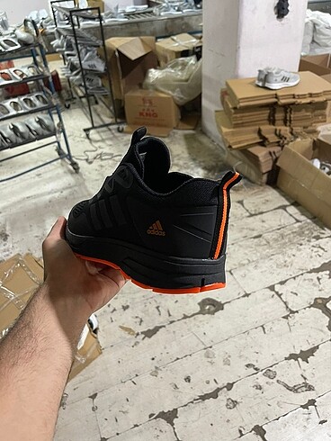 42 Beden siyah Renk Adidas ayakkabı