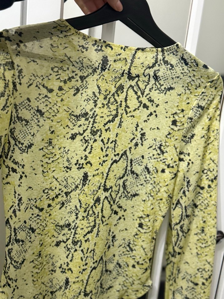 Kadın Sarı Yılan Desenli Uzun Kollu Bluz - Görsel 3