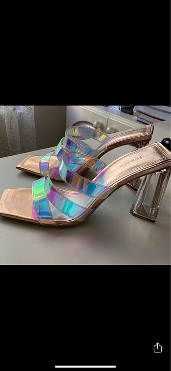 Bershka vinil topuklu sandalet