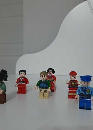 6 adet takım lego classic uyumludur sıfır paketlidir bu fiyata k