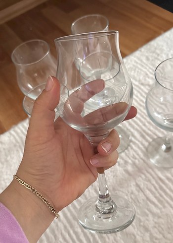 Şeffaf Ayaklı İnce Cam Bardak