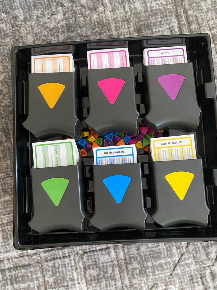 Trivial Pursuit 2000'ler Genel Kültür Oyunu - Görsel 3