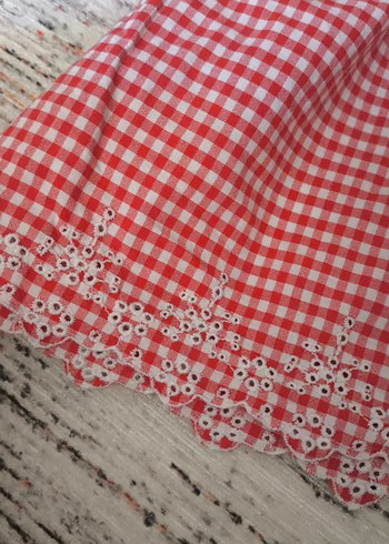 Nakışlı Fırfırlı Kırmızı Kız Elbisesi - Görsel 2