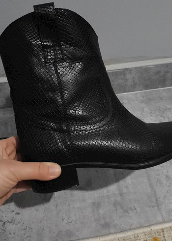 Siyah Deri Yılan Desenli Tokalı Bot - Görsel 2