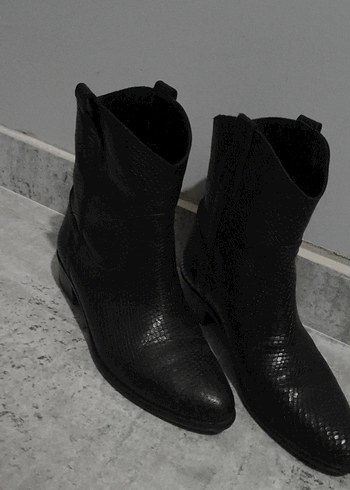 Siyah Deri Yılan Desenli Tokalı Bot - Görsel 4