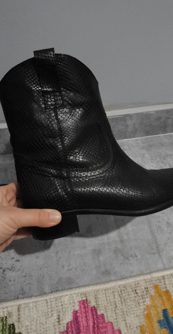 Siyah Deri Yılan Desenli Tokalı Bot - Görsel 2