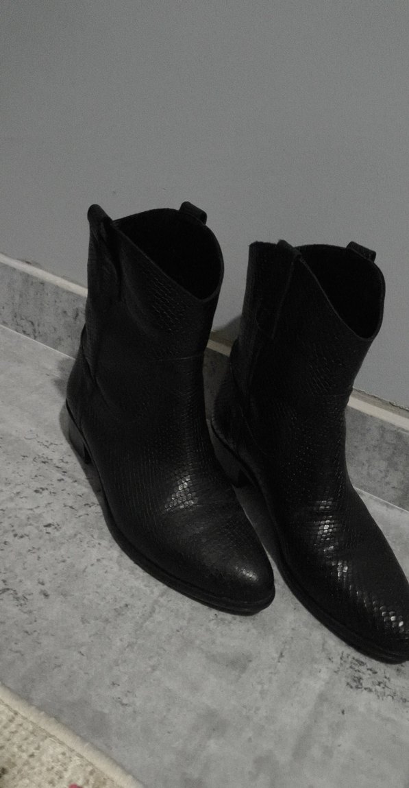 Siyah Deri Yılan Desenli Tokalı Bot - Görsel 4