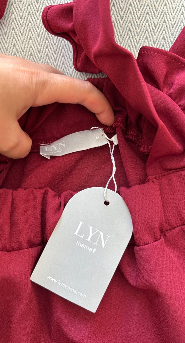 Bordo Volan Detaylı Midi Hamile Elbisesi - Görsel 3