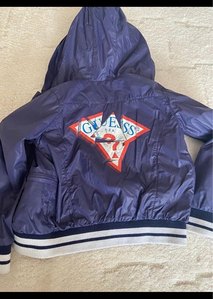 Guess erkek çocuk yağmurluk - Görsel 2