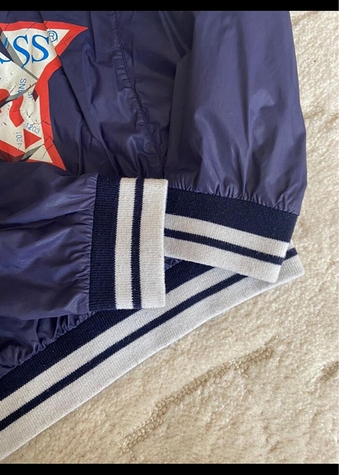 Guess erkek çocuk yağmurluk - Görsel 3