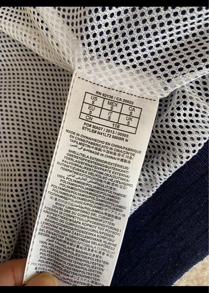 Guess erkek çocuk yağmurluk - Görsel 4