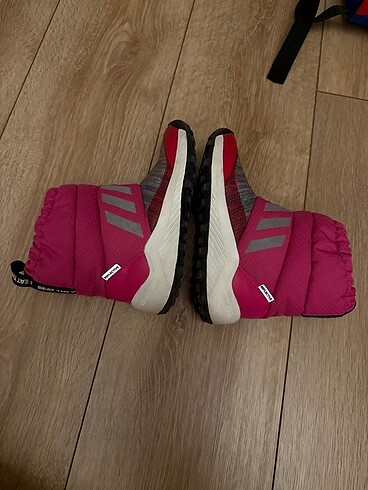 30 Beden Adidas kız çocuk bot