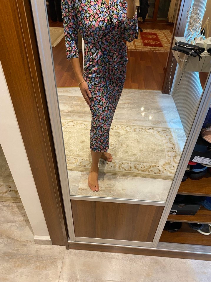 Çiçek Desenli Uzun Kol V Yaka Elbise - Görsel 4