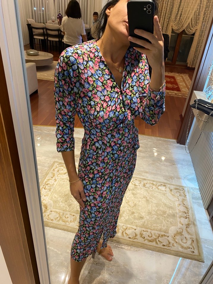 Çiçek Desenli Uzun Kol V Yaka Elbise - Görsel 2