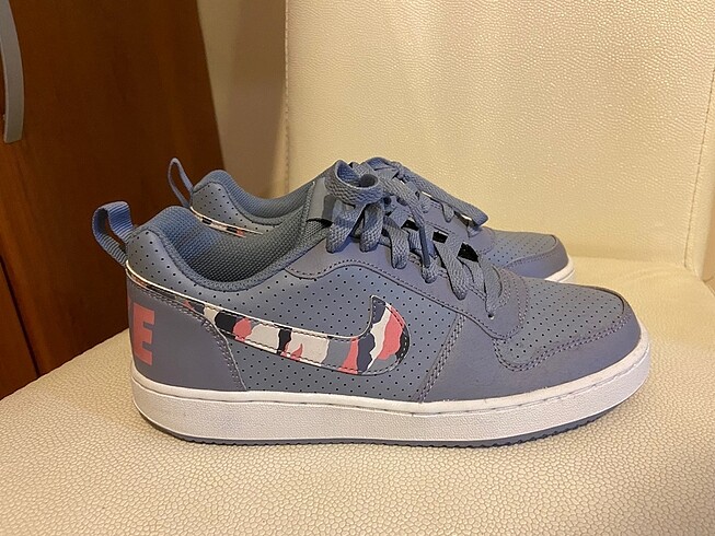 Nike court borough low gs