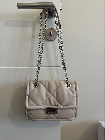 Stradivarius askılı çanta