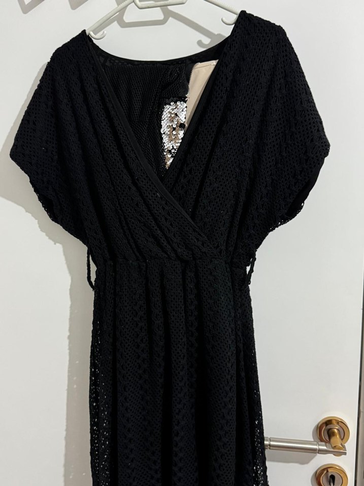 Dantel Detaylı V Yakalı Siyah Triko Elbise - Görsel 2