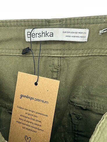 34 Beden yeşil Renk Bershka Jean / Kot %70 İndirimli.