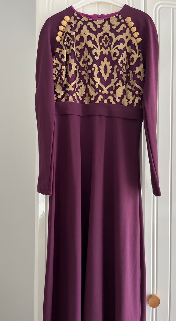 Uzun Kollu Mor İşlemeli Abiye Elbise - Görsel 3