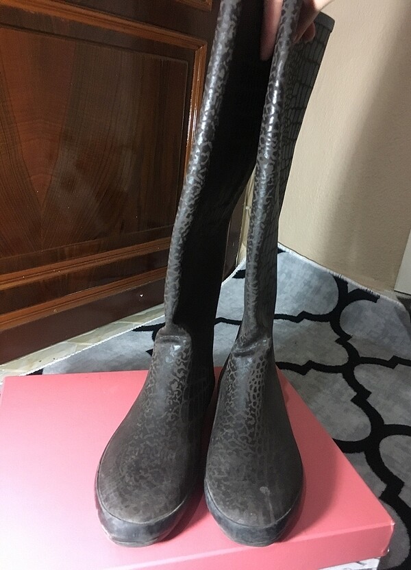 Az kullanılmış yağmur çizmesi - Görsel 4
