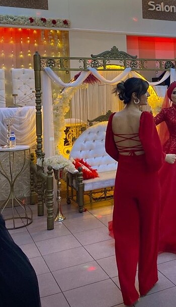 Kırmızı tulum - Görsel 3