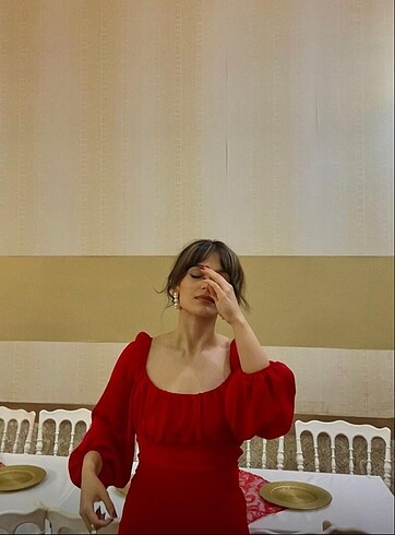 Kırmızı tulum - Görsel 2