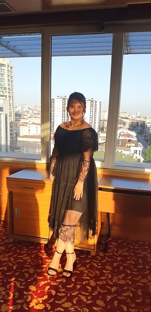 Tül detaylı elbise