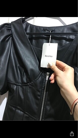 m Beden siyah Renk Bershka kısa deri elbise