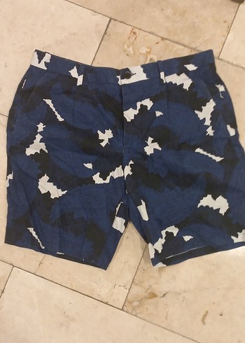 Erkek Mavi Batik Desenli Kemerli Şort - Görsel 3