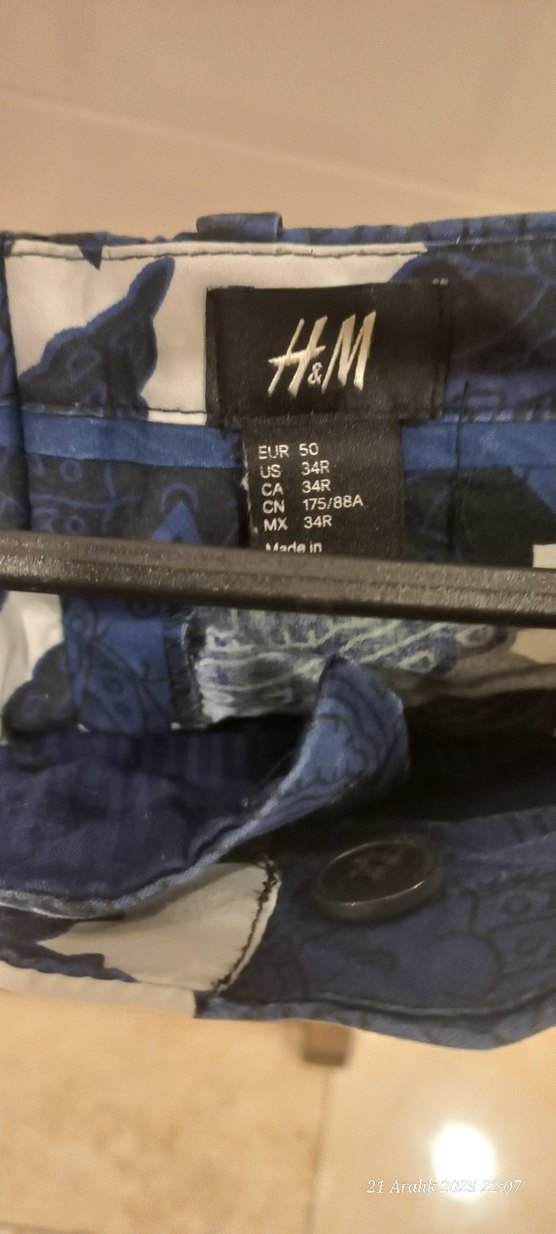 Erkek Mavi Batik Desenli Kemerli Şort - Görsel 2