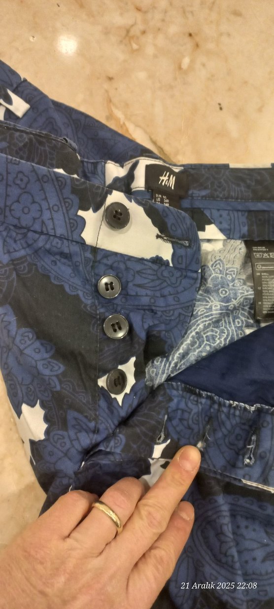 Erkek Mavi Batik Desenli Kemerli Şort - Görsel 5