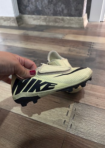 Nike Erkek Çocuk Beyaz Cırt Cırtlı krampon
