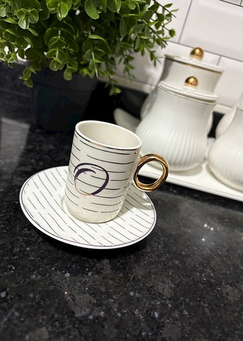 Beyaz ve Altın Detaylı Kahve Fincanı